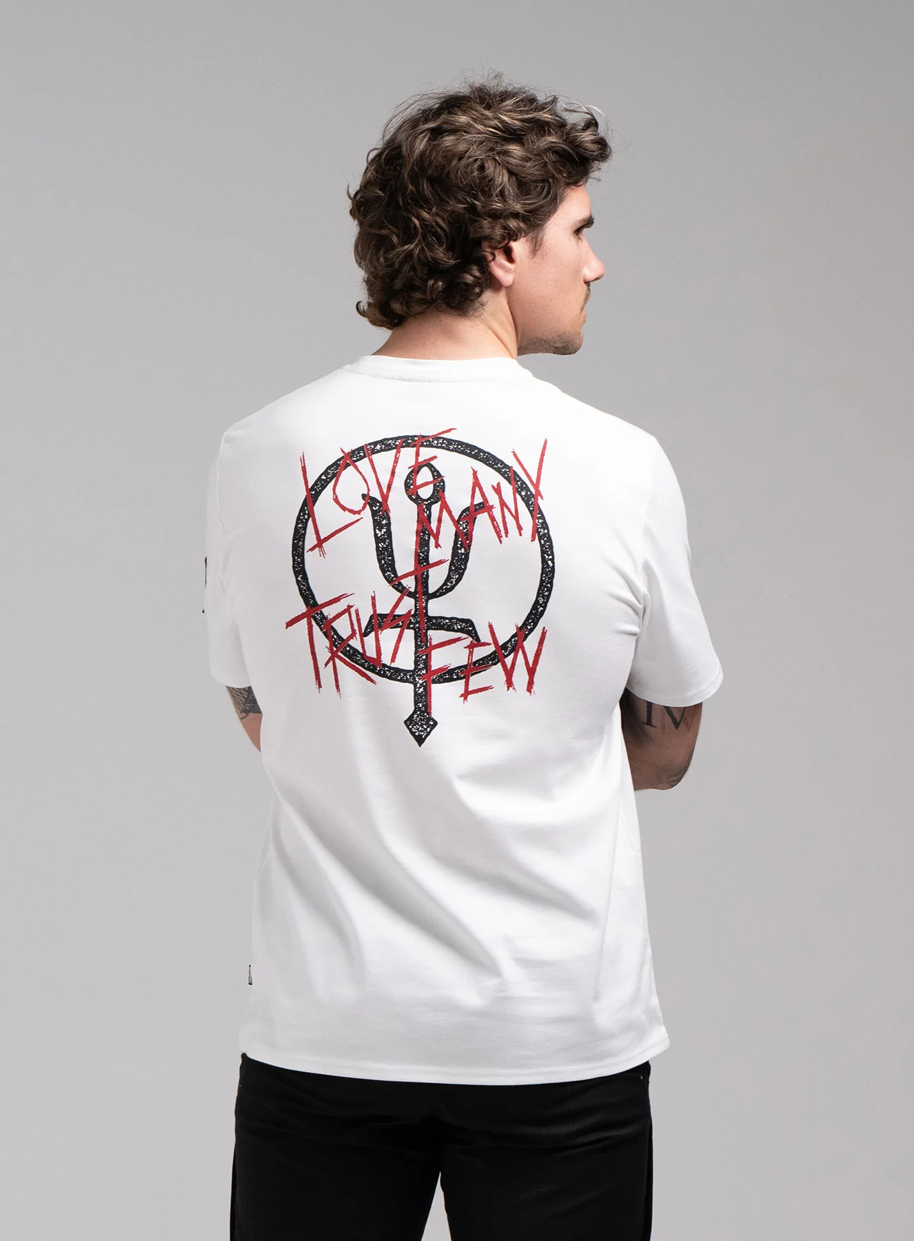 INSIGNIA T-SHIRT - LOVE MANY TRUST FEW